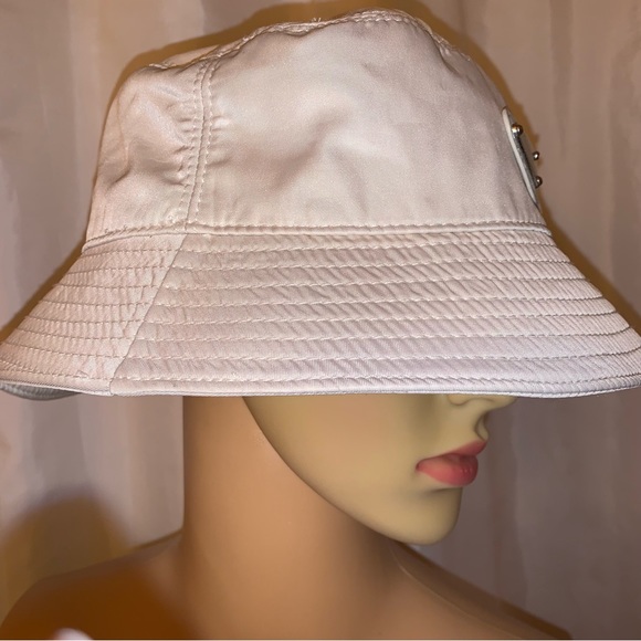 PRADA beige Re-issue Nylon BUCKET HAT Size Medium IN STORE NOW $695 - Picture 5 of 15
